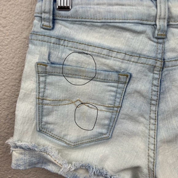 Girl's Lucky Brand Cuffed Raw Hem 2.5" Denim Riley Shorts in Light Wash … - Picture 8 of 8